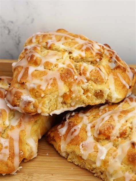 How many carbs are in apricot scones - calories, carbs, nutrition