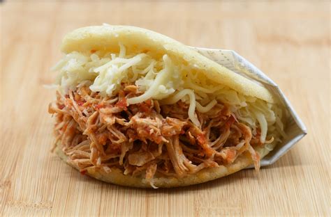 How many carbs are in arepa chicken & egg - calories, carbs, nutrition