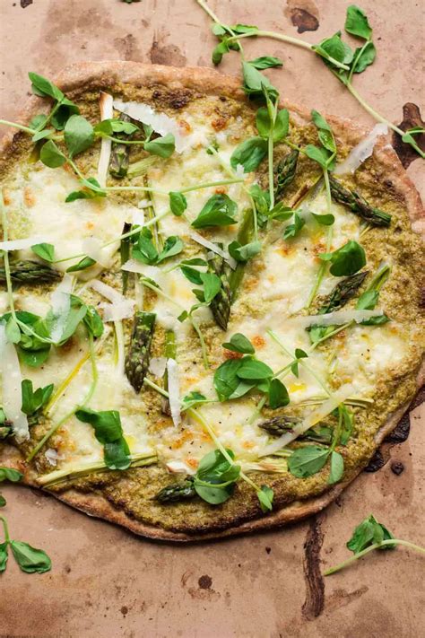 How many carbs are in artichoke pesto and asparagus pizza - calories, carbs, nutrition