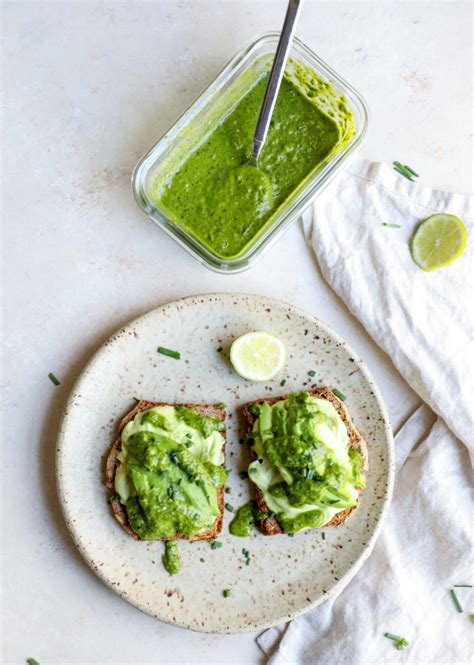 How many carbs are in avocado chimichurri toast - calories, carbs, nutrition