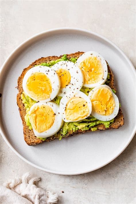 How many carbs are in avocado toast with an egg - calories, carbs, nutrition