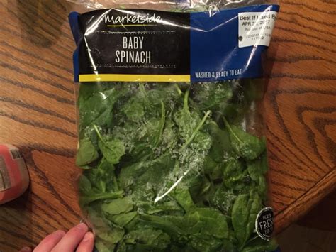 How many carbs are in baby spinach salad - calories, carbs, nutrition