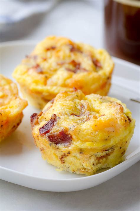 How many carbs are in bacon and egg muffin (8381.0) - calories, carbs, nutrition