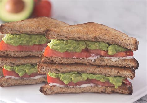 How many carbs are in bacon avocado and tomato sandwich - calories, carbs, nutrition