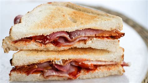 How many carbs are in bacon butty - calories, carbs, nutrition