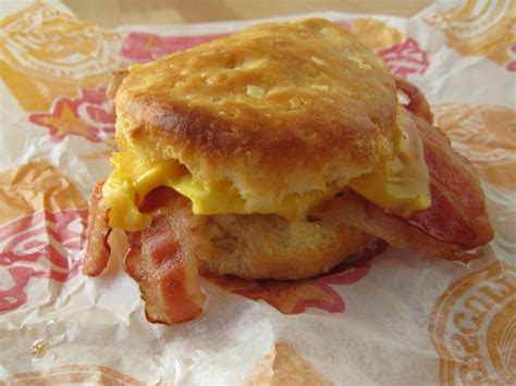 How many carbs are in bacon egg and cheese biscuit - calories, carbs, nutrition