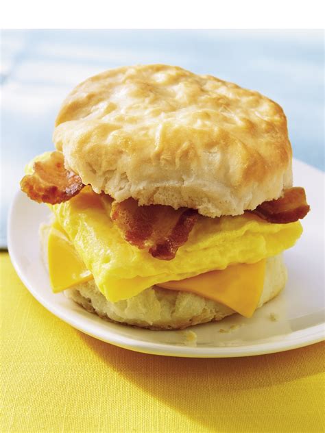 How many carbs are in bacon egg and cheese biscuit (8381.1) - calories, carbs, nutrition