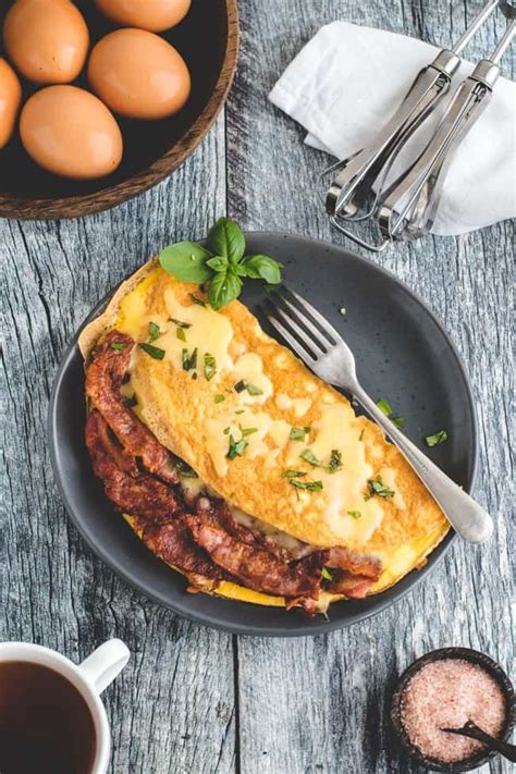 How many carbs are in bacon omelet - calories, carbs, nutrition