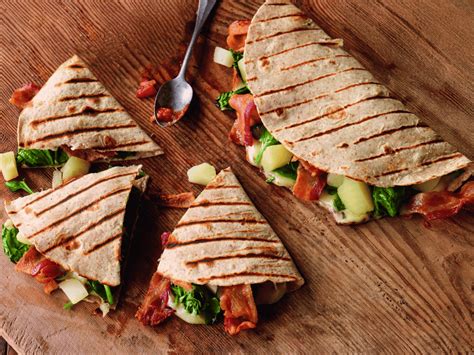 How many carbs are in bacon pepper jack quesadilla - calories, carbs, nutrition