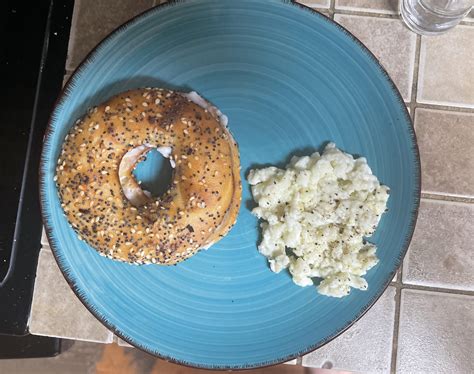 How many carbs are in bagel with scrambled egg whites & sausage - calories, carbs, nutrition