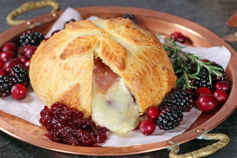 How many carbs are in baked brie en croute - calories, carbs, nutrition