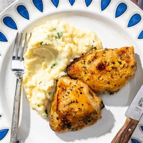 How many carbs are in baked chicken breast w/mashed potatoes, broccoli, and chicken gravy - calories, carbs, nutrition