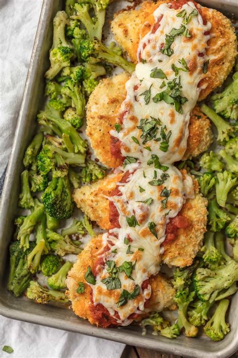 How many carbs are in baked chicken parmesan with pasta and broccoli - calories, carbs, nutrition