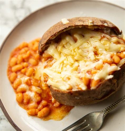 How many carbs are in baked jacket potato with cheese and baked beans - calories, carbs, nutrition