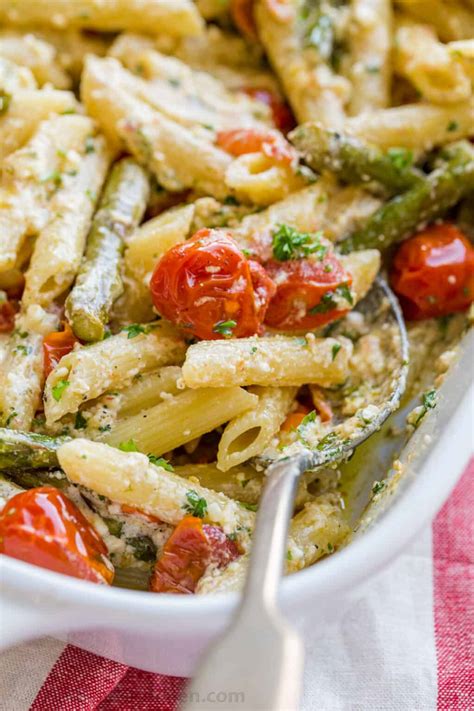 How many carbs are in baked penne with asparagus and feta - calories, carbs, nutrition