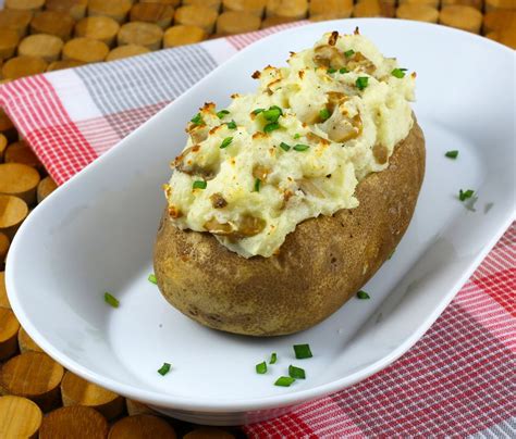 How many carbs are in baked potato w sour cream - calories, carbs, nutrition