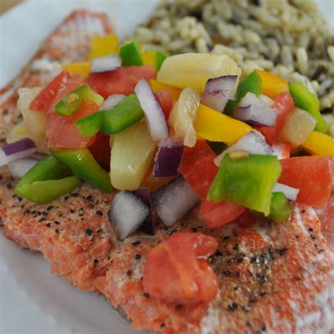 How many carbs are in baked salmon with pineapple salsa - calories, carbs, nutrition