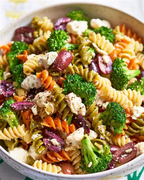 How many carbs are in balsamic broccoli pasta salad - calories, carbs, nutrition