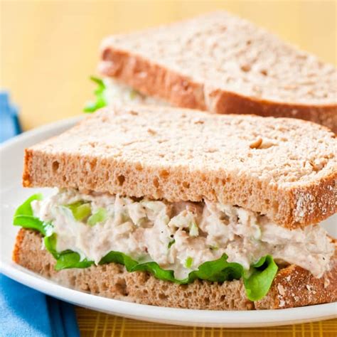 How many carbs are in balsamic tuna salad sandwich - calories, carbs, nutrition