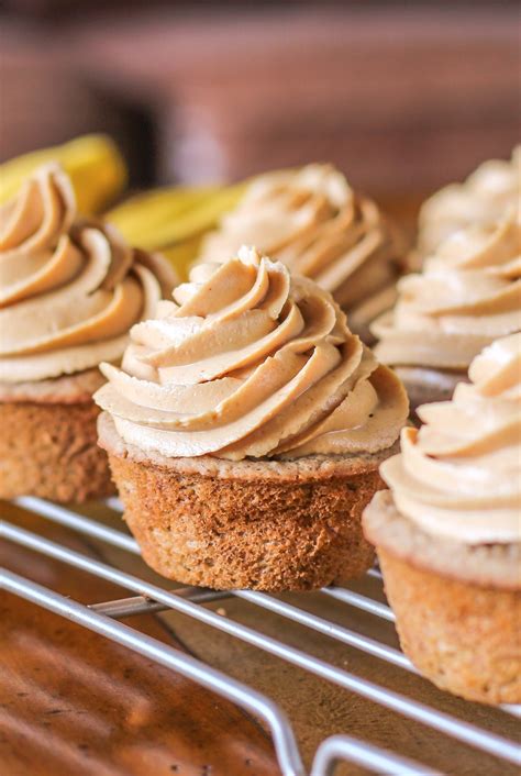 How many carbs are in banana cupcake with peanut butter frosting - calories, carbs, nutrition