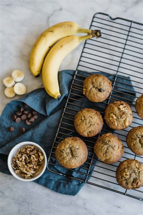 How many carbs are in banana walnut muffin - calories, carbs, nutrition