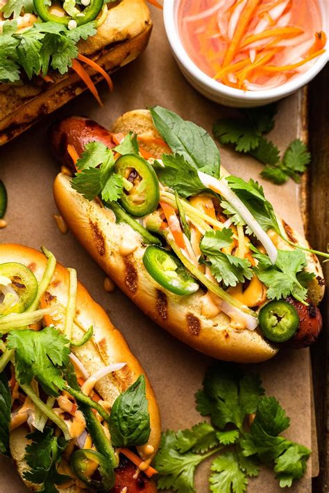 How many carbs are in banh mi hotdog - calories, carbs, nutrition