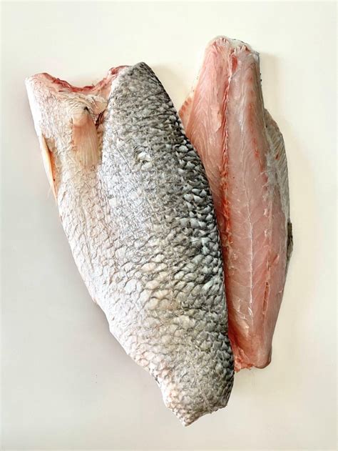 How many carbs are in barramundi fillets, raw, 6 oz - calories, carbs, nutrition