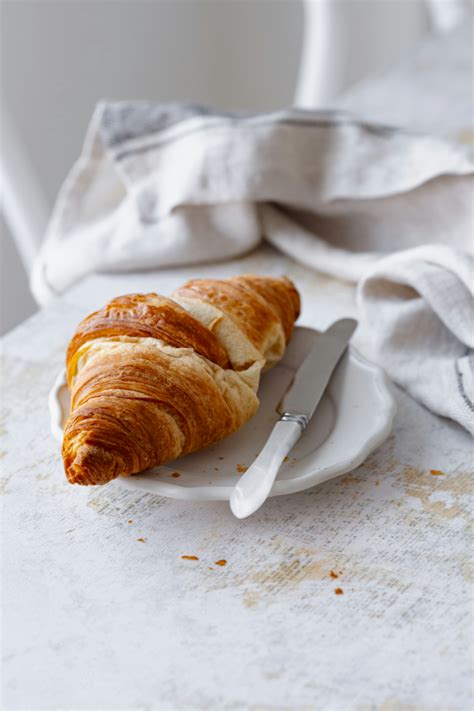 How many carbs are in bavarian breakfast croissant - calories, carbs, nutrition