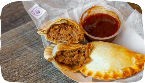 How many carbs are in bbq pork empanada - calories, carbs, nutrition