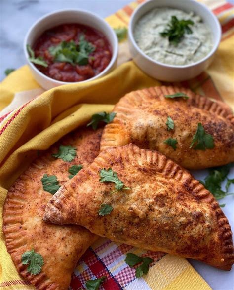 How many carbs are in beef and cheese empanadas - calories, carbs, nutrition