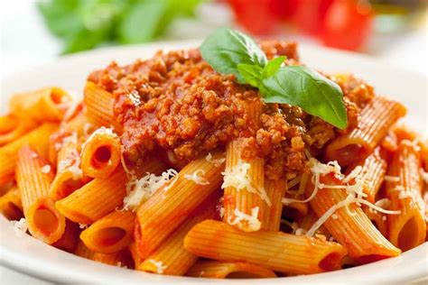 How many carbs are in beef bolognese with penne pasta medium - calories, carbs, nutrition