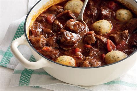 How many carbs are in beef casserole with herb dumplings - calories, carbs, nutrition