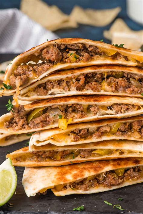 How many carbs are in beef ground quesadillas (bison) - calories, carbs, nutrition