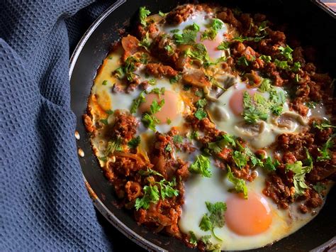 How many carbs are in beef shakshuka - calories, carbs, nutrition