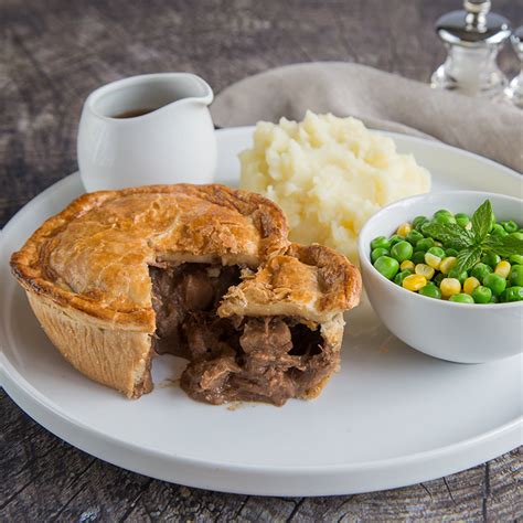 How many carbs are in beef steak and kidney pie served with mashed potato and broccoli - calories, carbs, nutrition