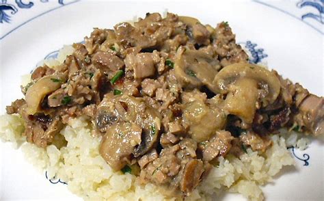 How many carbs are in beef stroganoff with brown rice large - calories, carbs, nutrition