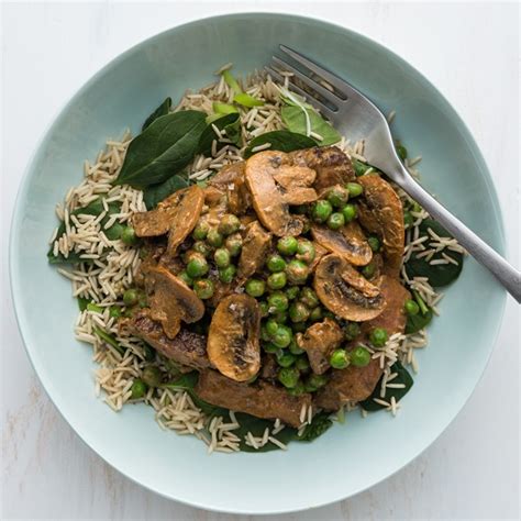 How many carbs are in beef stroganoff with brown rice medium - calories, carbs, nutrition