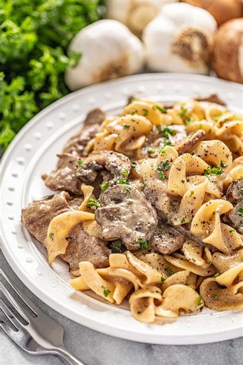 How many carbs are in beef stroganoff with egg noodles - calories, carbs, nutrition