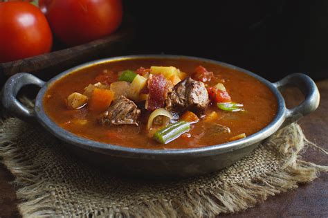 How many carbs are in beef veg soup (22095.18) - calories, carbs, nutrition