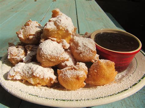 How many carbs are in beignets w/chocolate sauce4 beignets, 1 oz chocolate sauce - calories, carbs, nutrition