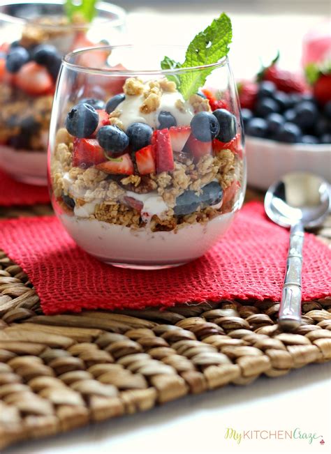 How many carbs are in berry mix yogurt and granola parfait - calories, carbs, nutrition