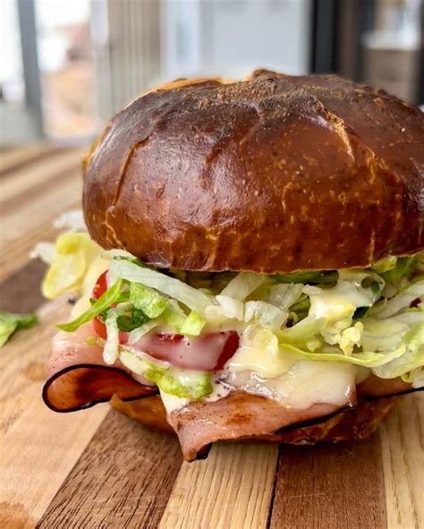 How many carbs are in black forest sandwich - calories, carbs, nutrition