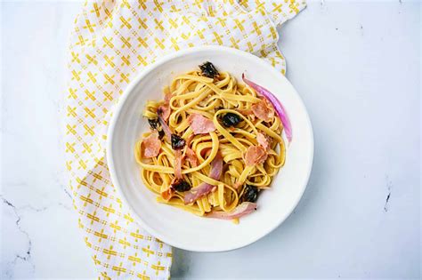 How many carbs are in black pepper fettuccine - calories, carbs, nutrition