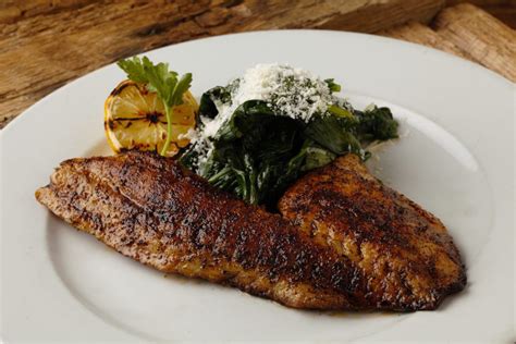How many carbs are in blackened redfish - calories, carbs, nutrition