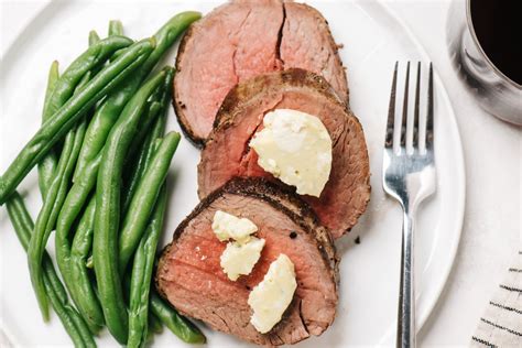 How many carbs are in bleu cheese crusted beef tenderloin - calories, carbs, nutrition