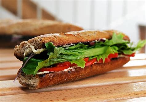 How many carbs are in blt on baguette - calories, carbs, nutrition