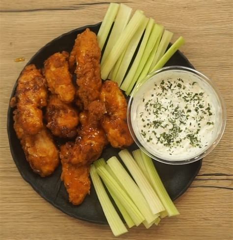 How many carbs are in blue cheese fondue wings (boneless) - calories, carbs, nutrition