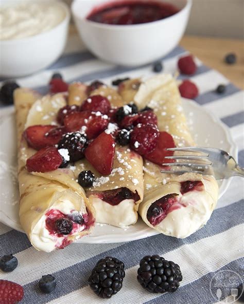 How many carbs are in blueberry cream cheese crepe - calories, carbs, nutrition