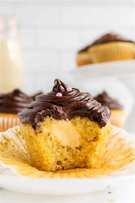 How many carbs are in boston cream cupcake - calories, carbs, nutrition