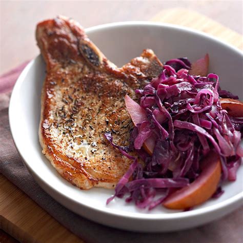 How many carbs are in braised pork chops w/red cabbage & apple - calories, carbs, nutrition